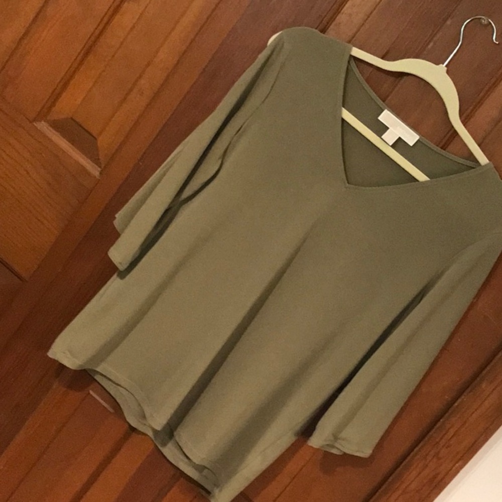 Green Michael Kors open elbow length sleeve top.